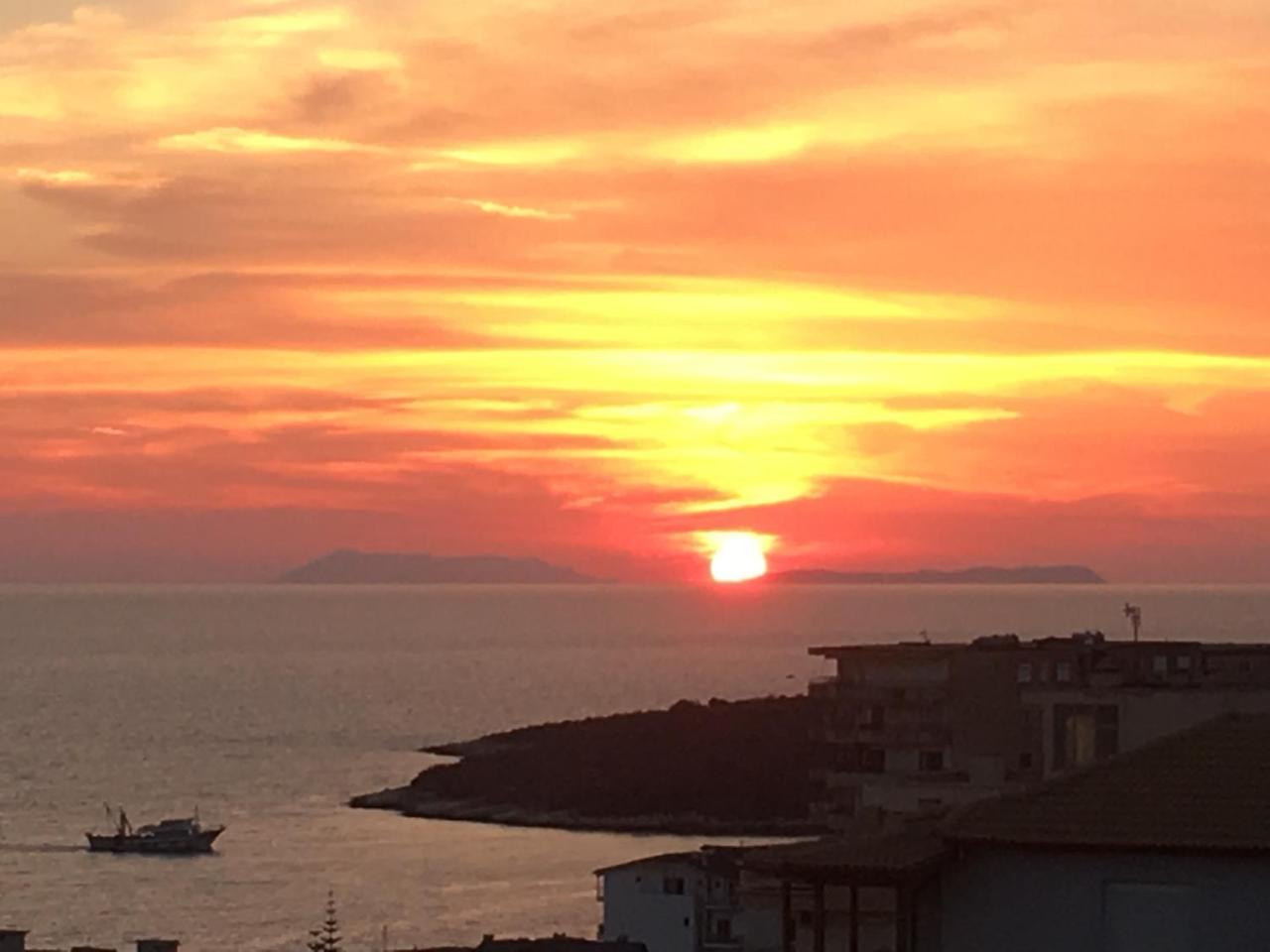 Luxury Holiday In Royal Apartment For King And Queen Sarande Bagian luar foto